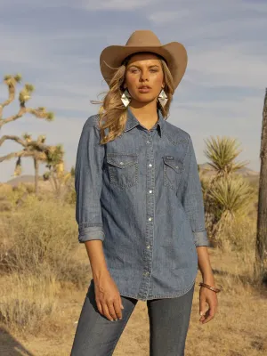 WRANGLER WOMEN'S LONG SLEEVE WESTERN SNAP SHIRT - MID DENIM